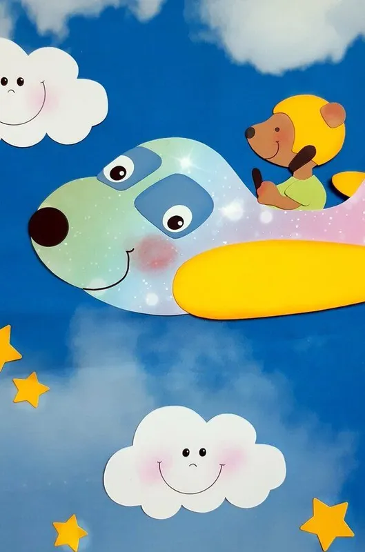Das fertige Fensterbild mit Flugzeug und Wolken.