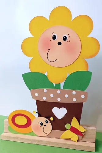 Blumentopf mit Gartentieren aus Bastelpapier