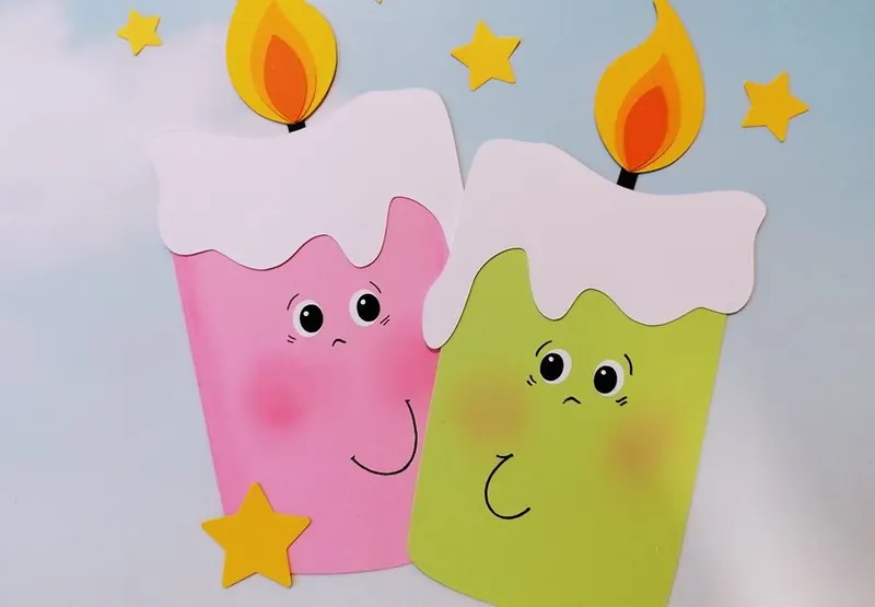 Kerzen in rosa und grün aus Bastelpapier