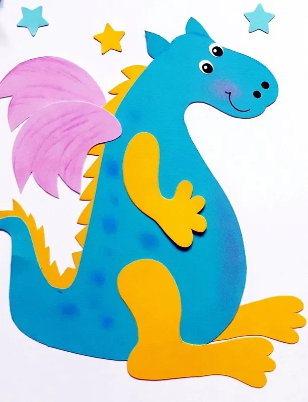 Ein Drachen aus Papier fürs Türschild.
