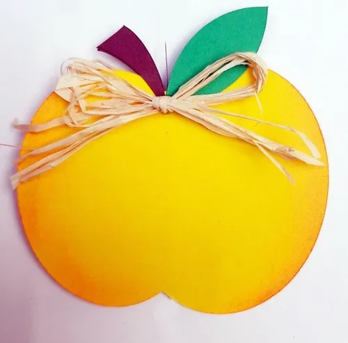 Gelber Apfel Für Dekokette Igel.