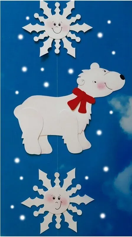 Eine Dekokette mit Eisbär und Schneeflocken zur Winterzeit.
