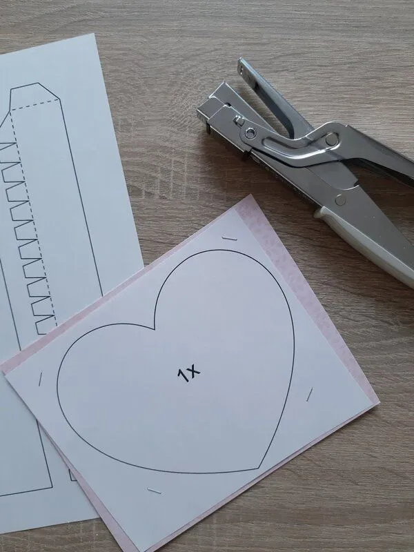 Vorlagebogen für eine Herzschachtel