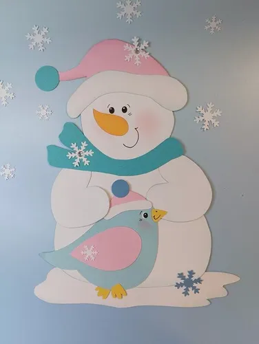Schneemanner mit einem Wintervogel aus Bastelpapier