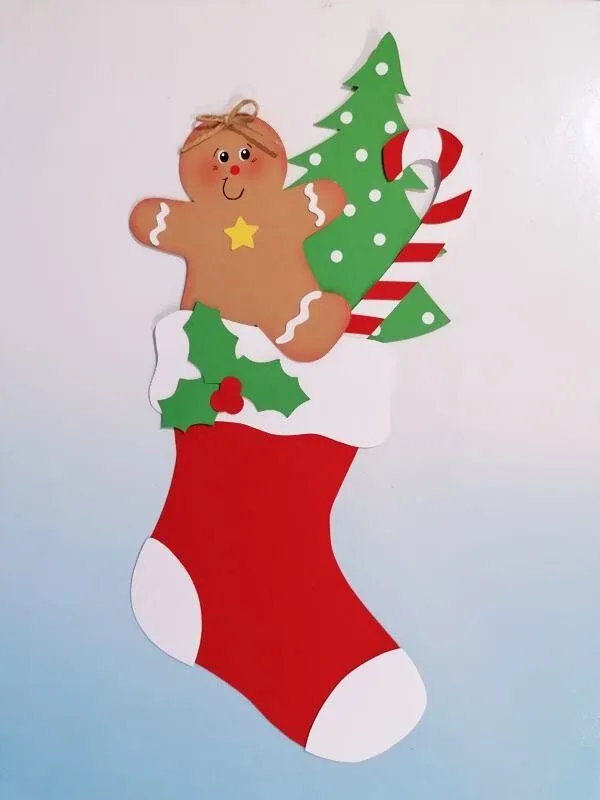 Weihnachtsmann-Sockemit Lebkuchen-Männchen, Tanne und Zuckerstange