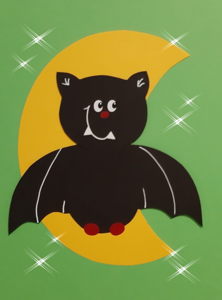 Ein Vampir vor einem Mond wartet auf die Geisterstunde.