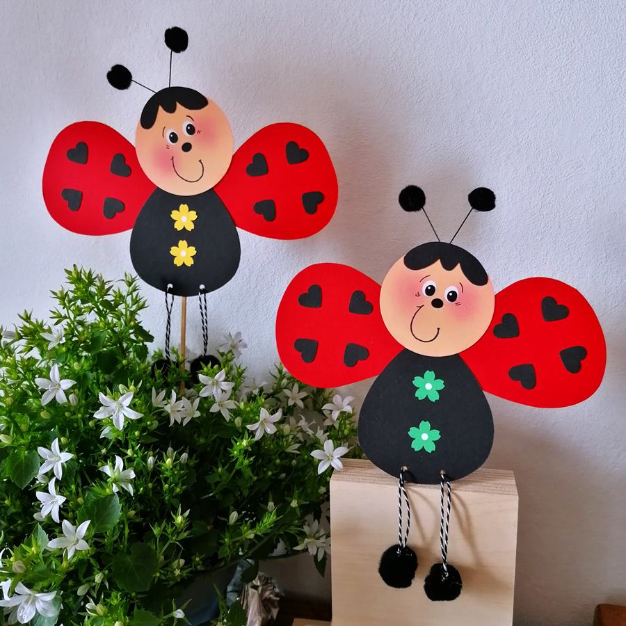 2 Blumen-Stecker Marienkäfer aus Bastelpapier