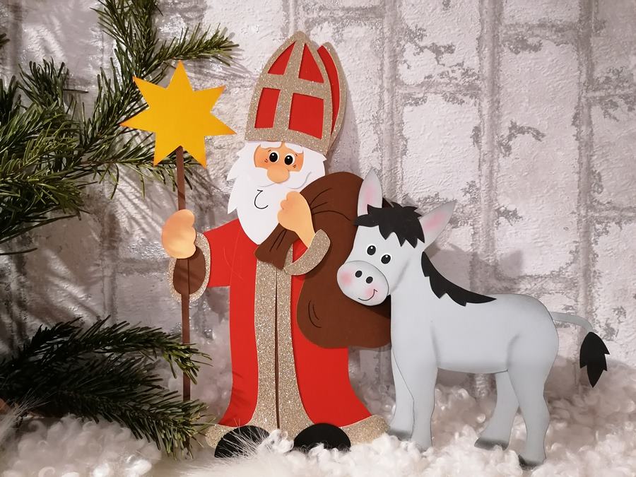Heiliger Nikolaus mit seinem Esel aus Bastelpapier