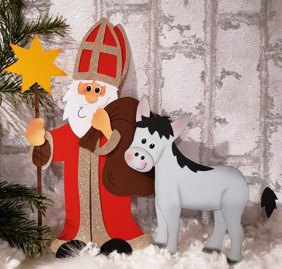 Heiliger Nikolaus mit seinem Esel aus Bastelpapier