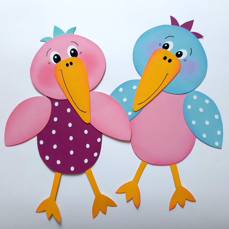 2 Vögel aus bunten Papier mit den Namen Rosa-Mariechen und Frederick