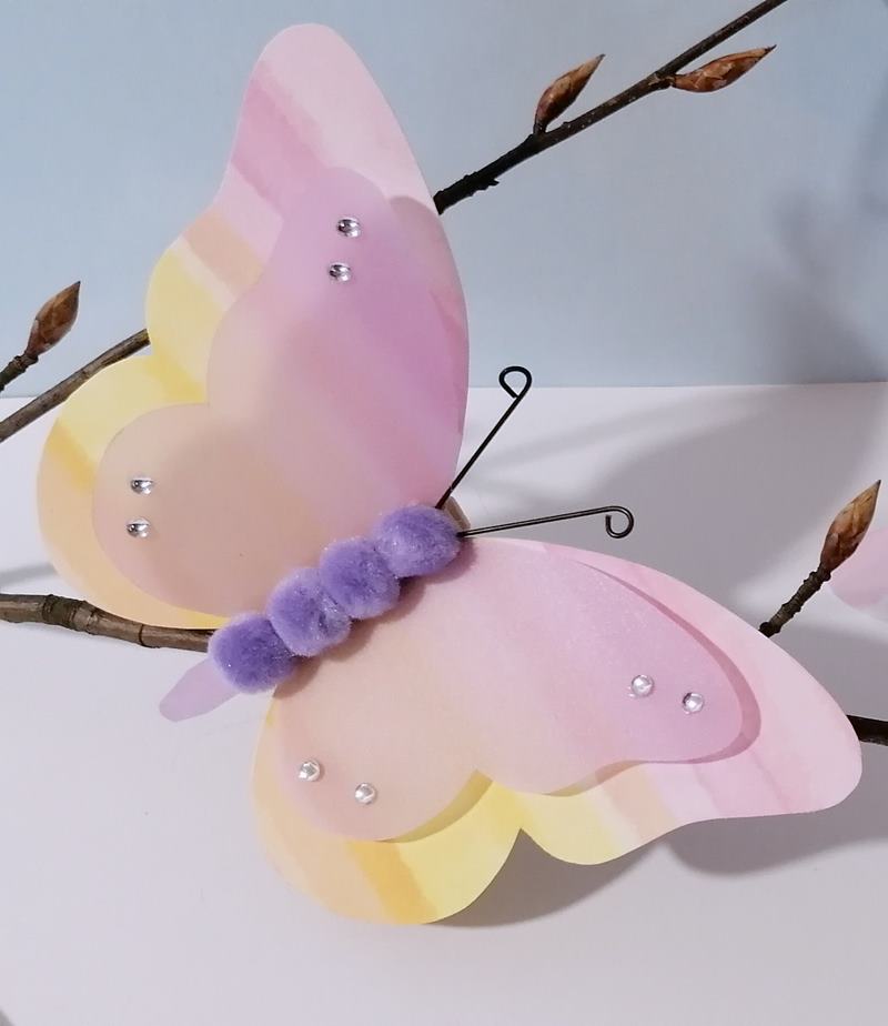 Schmetterling in Pastellfarben aus Bastelpapier 