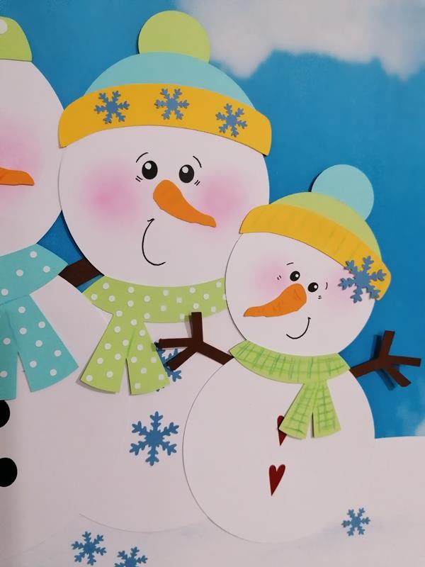 Schneemann-Familie aus Bastelpapier