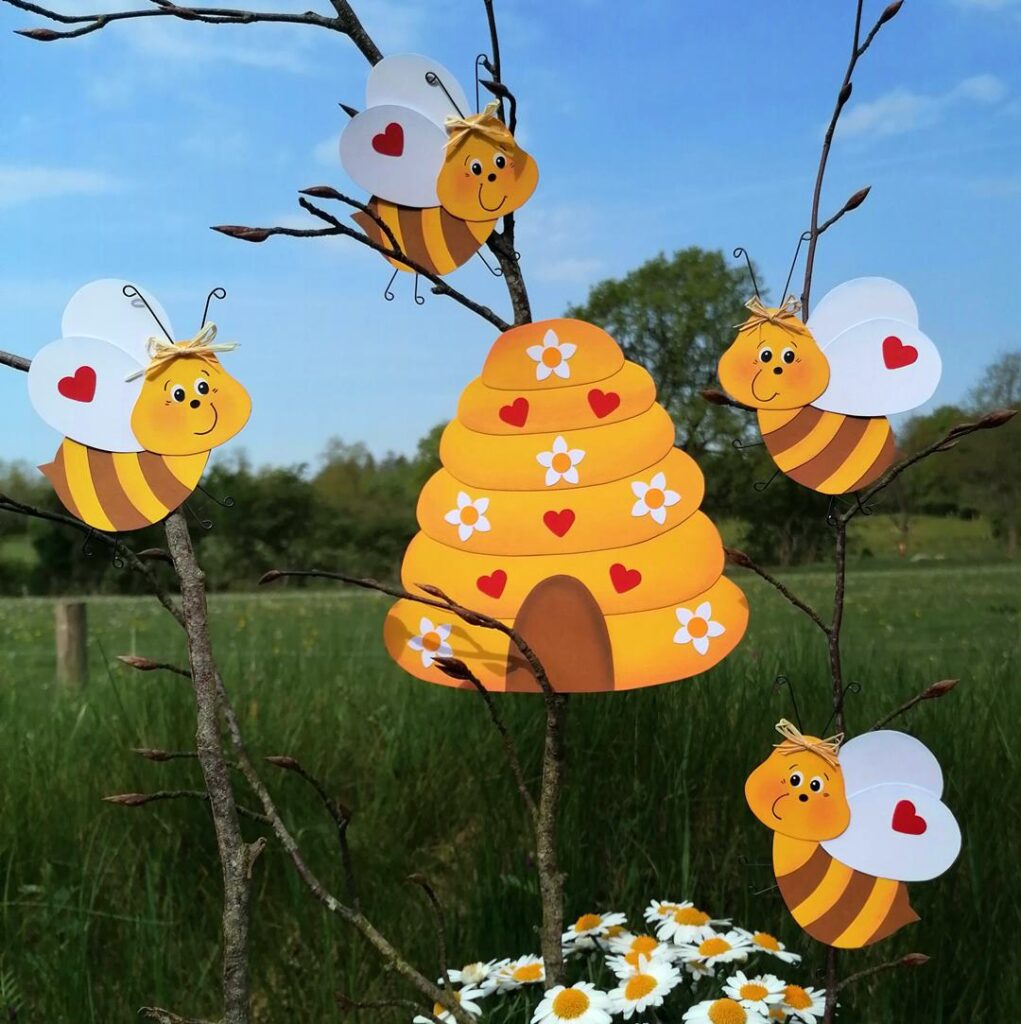 Bienen und ein Bienenstock aus Bastelpapier